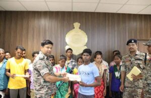 नक्सलियों को छत्तीसगढ़ सरकार देगी एलएमजी के बदले 5 लाख और एके-47 पर 4 लाख रुपये