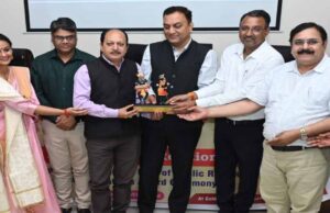 जनसंपर्क अधिकारी विजय वाजपेयी को रामशंकर अग्निहोत्री स्मृति जनसंपर्क पुरस्कार से किया सम्मानित