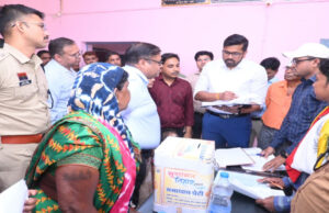 प्रभारी सचिव हिमशिखर गुप्ता ने सुशासन तिहार में प्राप्त आवेदनों का किया परीक्षण