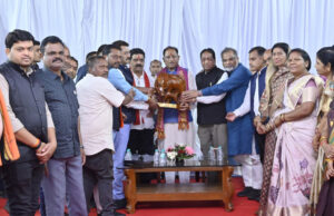 रायपुर : मुख्यमंत्री साय से विभिन्न समाज के प्रतिनिधिमंडल ने की सौजन्य भेंट मांगों और समस्याओं से कराया अवगत