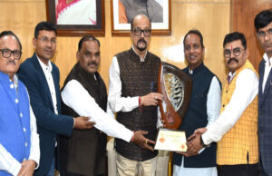 छत्तीसगढ़ राज्य रेडक्रॉस सोसायटी के नव निर्वाचित पदाधिकारियों ने राज्यपाल से की भेंट