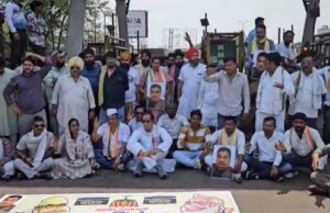 पूर्व विधायक उपाध्याय ने बीजेपी पर साधा निशाना, कुम्हारी टोल प्लाजा पर कांग्रेस का अनोखा प्रदर्शन