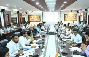 कलेक्टर ने की सुशासन तिहार के आवेदनों के निराकरण की समीक्षा