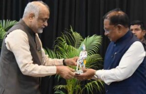 मुख्यमंत्री विष्णुदेव साय ने हार्टफुलनेस योगाश्रम में योगगुरु कमलेश पटेल से की भेंट