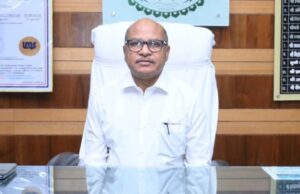 कलेक्टर उइके ने मत्स्य एवं पशुधन विकास विभाग द्वारा संचालित योजनाओं से लाभान्वित हिग्राहियों से की चर्चा