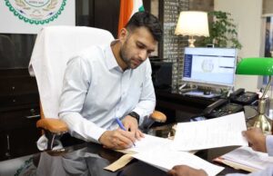 रायगढ़ : रायगढ़ जिले के नवपदस्थ कलेक्टर श्री मयंक चतुर्वेदी ने किया पदभार ग्रहण