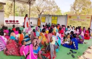 दंतेवाड़ा : ग्राम बड़े गुडरा में बालिकाओं को किया गया ’पीरियड्स’ के प्रति जागरूक