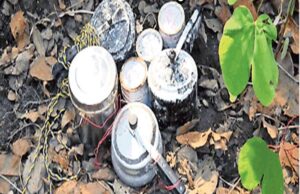 DRG और CAF जवानों को सर्चिंग अभियान के दौरान जंगल से बम और माओवादियों की सामग्री बरामद