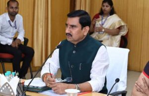 भाई भतीजा वाद करने वाले संविधान की बात क्या करेंगे – केंद्रीय राज्य मंत्री तोखन साहू