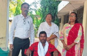 सुशासन तिहार: व्हील चेयर पाकर खिले दिव्यांग रेमशन एक्का के चेहरे पर मुस्कान