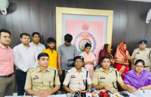खरीदार बनकर नकली सोना थमाकर असली ले उड़ीं महिलाएं, तीन महिला समेत पांच आरोपी गिरफ्तार
