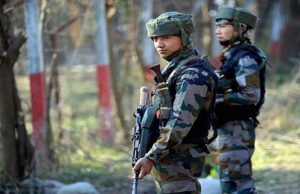 हेडक्वार्टर लौट रहे सैनिक ट्रेन में टाॅयलेट के पास या अन्य भीड़भाड़ वाली जगह खड़े देखें तो सम्मानपूर्वक अपनी रिजर्व सीट पर बिठाएं-IAS अनुराग चौधरी