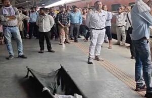 अहमदाबाद-कोलकाता के सामान्य कोच के शौचालय में एक युवक का शव फंदे पर लटका, एक घंटे खड़ी रही ट्रेन