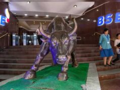 शेयर बाजार में कमजोरी, निफ्टी 11 महीने बाद 23,500 के नीचे पहुंचा