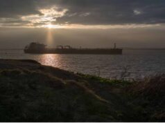 माइंस हटाने में लग सकते हैं 6 महीने, वैश्विक तेल आपूर्ति बहाल होने में देरी संभव