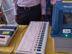 बंगाल चुनाव से पहले EC का सख्त आदेश, EVM बटन पर गोंद या परफ्यूम लगाने पर होगी कड़ी सजा