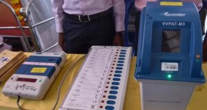 बंगाल चुनाव से पहले EC का सख्त आदेश, EVM बटन पर गोंद या परफ्यूम लगाने पर होगी कड़ी सजा