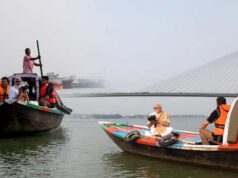नाव चलाने वाले को गले लगाकर ₹1000 देने वाले पीएम मोदी, 5 दिन पहले खाई थी हुगली के किनारे झालमुड़ी