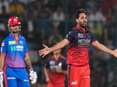 दिल्ली को 9 विकेट से रौंदते हुए आरसीबी ने भुवी और हेजलवुड के साथ दिखाया गेंदबाजी कौशल