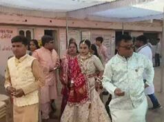 गुजरात चुनाव में दुल्हन की जागरूकता की तस्वीर वायरल