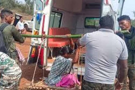 Dantewada में जवानों की तत्परता: गर्भवती महिला को समय पर अस्पताल पहुंचाकर बचाई जान