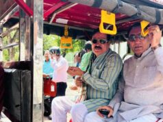 मंत्रियों का अनोखा अंदाज, ई-रिक्शा में बैठकर मंत्रालय पहुंचे टेटवाल और पंवार
