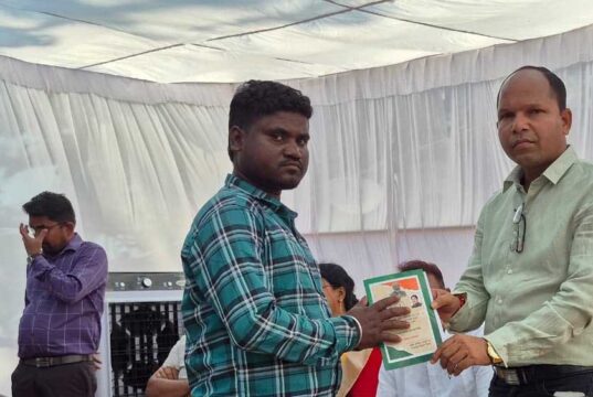 सिमड़ा शिविर में हितग्राहियों को राशन कार्ड वितरण, सुशासन तिहार 2026 में खुशियों का पल