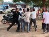 तहसीलदार के सामने भड़का विवाद, कोर्ट सुनवाई के दौरान मारपीट; दोनों पक्षों पर मामला दर्ज