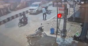 तेज रफ्तार ने ली जान, धमतरी में पिकअप के नीचे आए बाइक सवार की मौके पर मौत