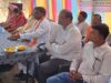 किसानों के मंच पर हाईवोल्टेज ड्रामा, सांसद की खरी-खोटी सुन निरीक्षक ने छोड़ा माइक और चले गए