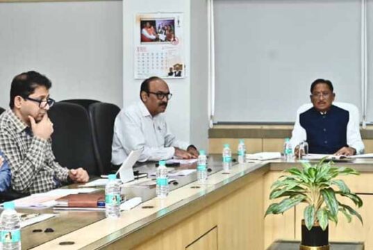 काम में लापरवाही नहीं चलेगी! CM साय ने समीक्षा बैठक में दिया अल्टीमेटम, अधिकारी को चेतावनी