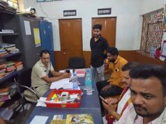 बिलासपुर पुलिस पर उठे सवाल, कबाड़ माफिया की थाने में चाय पार्टी की तस्वीर वायरल