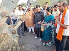 उद्योग मंत्री देवांगन ने नारियल तोड़कर कराया कार्य का शुभारंभ