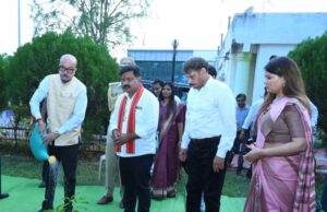 राज्यपालरमेन डेका ने किया पौधरोपण, कवर्धा कलेक्ट्रेट परिसर में रोपा आम का पौधा, पर्यावरण संरक्षण का दिया संदेश