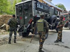 श्रीनगर में अलर्ट के बीच कार्रवाई: चेकिंग के दौरान 2 संदिग्ध गिरफ्तार, LeT से जुड़े पोस्टर बरामद