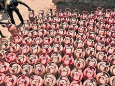 5KG LPG सिलेंडर में 261 रुपये की बढ़ोतरी, प्रवासी मजदूरों को महंगाई से मिली बड़ी चुनौती