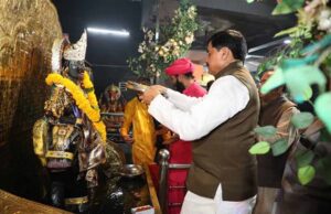 मुख्यमंत्री डॉ. यादव ने कमला पार्क स्थित शनि मंदिर में पूजा-अर्चना की