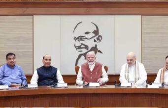 मोदी कैबिनेट में बड़े फेरबदल के संकेत, नए चेहरों को मौका और कुछ मंत्रियों की हो सकती है छुट्टी