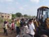 रायपुर में प्रशासन की बेदखली कार्रवाई के खिलाफ ग्रामीणों का प्रदर्शन, पुलिस बल रहा तैनात