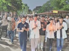 बाहरी राज्यों से आउटसोर्सिंग का विरोध, रायपुर में डॉक्टरों ने कैंडल मार्च निकालकर जताया आक्रोश