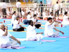 शरीर, मन और आत्मा को संतुलित करता है योग
