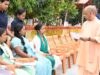 लगातार दूसरे दिन जनता दर्शन में 150 लोगों की समस्याएं सुनीं सीएम योगी आदित्यनाथ ने