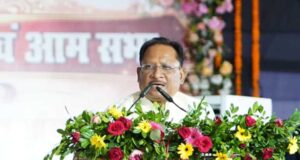 मुख्यमंत्री ने विभागीय स्टॉलों का किया अवलोकन, विभिन्न योजनाओं के हितग्राहियों को किया लाभान्वित