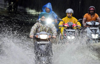 Rain Alert: मध्य प्रशांत से बंगाल की खाड़ी तक फैला बादलों का विशाल कारवां, कई राज्यों में भारी बारिश की संभावना