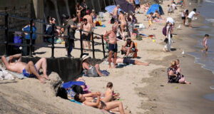 Europe Heatwave: यूके में हीटवेव से 2700 मौतें, बदलते मौसम ने बढ़ाई चिंता, सऊदी जैसी गर्मी की चेतावनी
