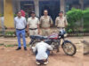 चोरी की बाइक को छुपाने के लिए बदल डाला रंग, चोरी की बाइक सहित पकड़ा गया शातिर चोर, बिलहरी पुलिस को मिली सफलता