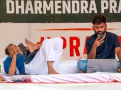 सोनम वांगचुक को तो अनशन का अनुभव, हम जान जोखिम में क्यों डालें: अभिजीत दीपके