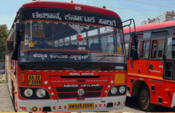 Karnataka Bus Controversy: बिना हेडलाइट सड़क पर दौड़ी KKRTC बसें, मोबाइल टॉर्च के सहारे सफर से गरमाई सियासत