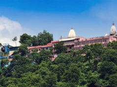 हरिद्वार: मनसा देवी मंदिर का बड़ा फैसला, पारदर्शिता बढ़ाने के लिए पुजारियों की ड्रेस बदली