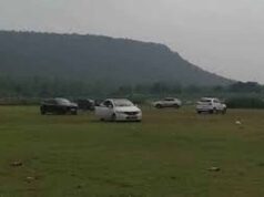 सूरजपुर में कार से खतरनाक स्टंट पड़ा भारी, पर्यटन स्थल पर युवकों की लापरवाही आई सामने